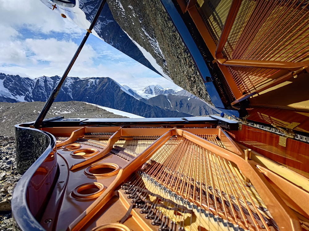 PIano at Kaskawulsh 5