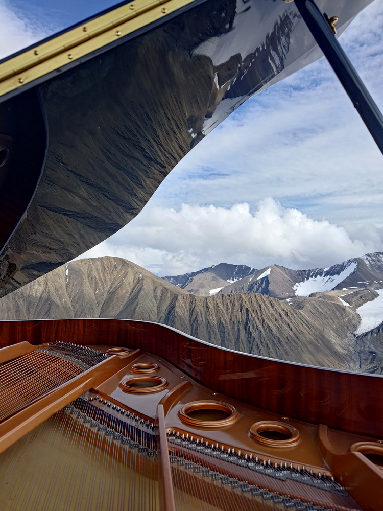 PIano at Kaskawulsh 6